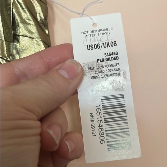 Elegant Gold Sleeveless Dress - Picture 3 of 6